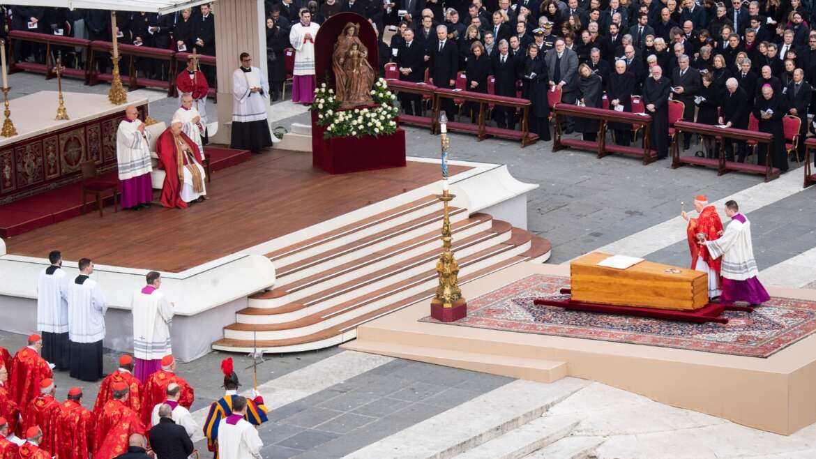 La nostra preghiera per Papa Benedetto XVI