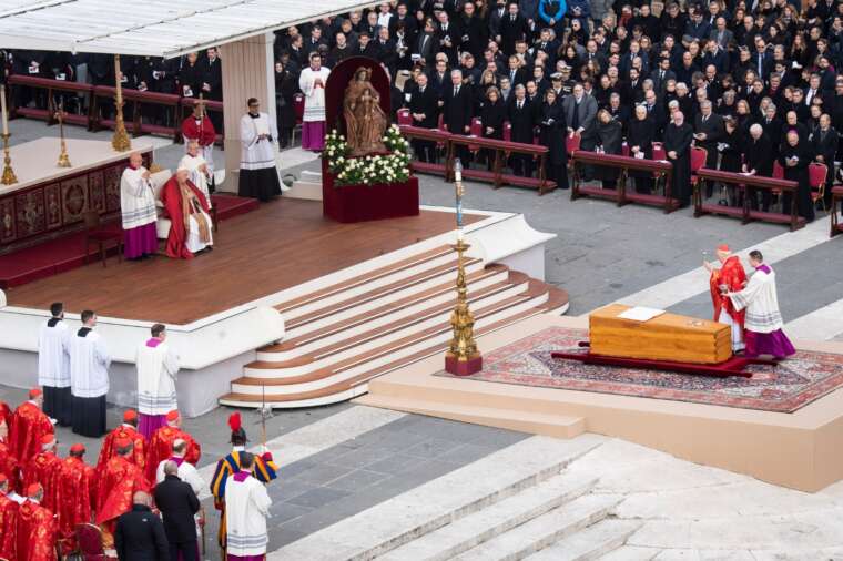 La nostra preghiera per Papa Benedetto XVI